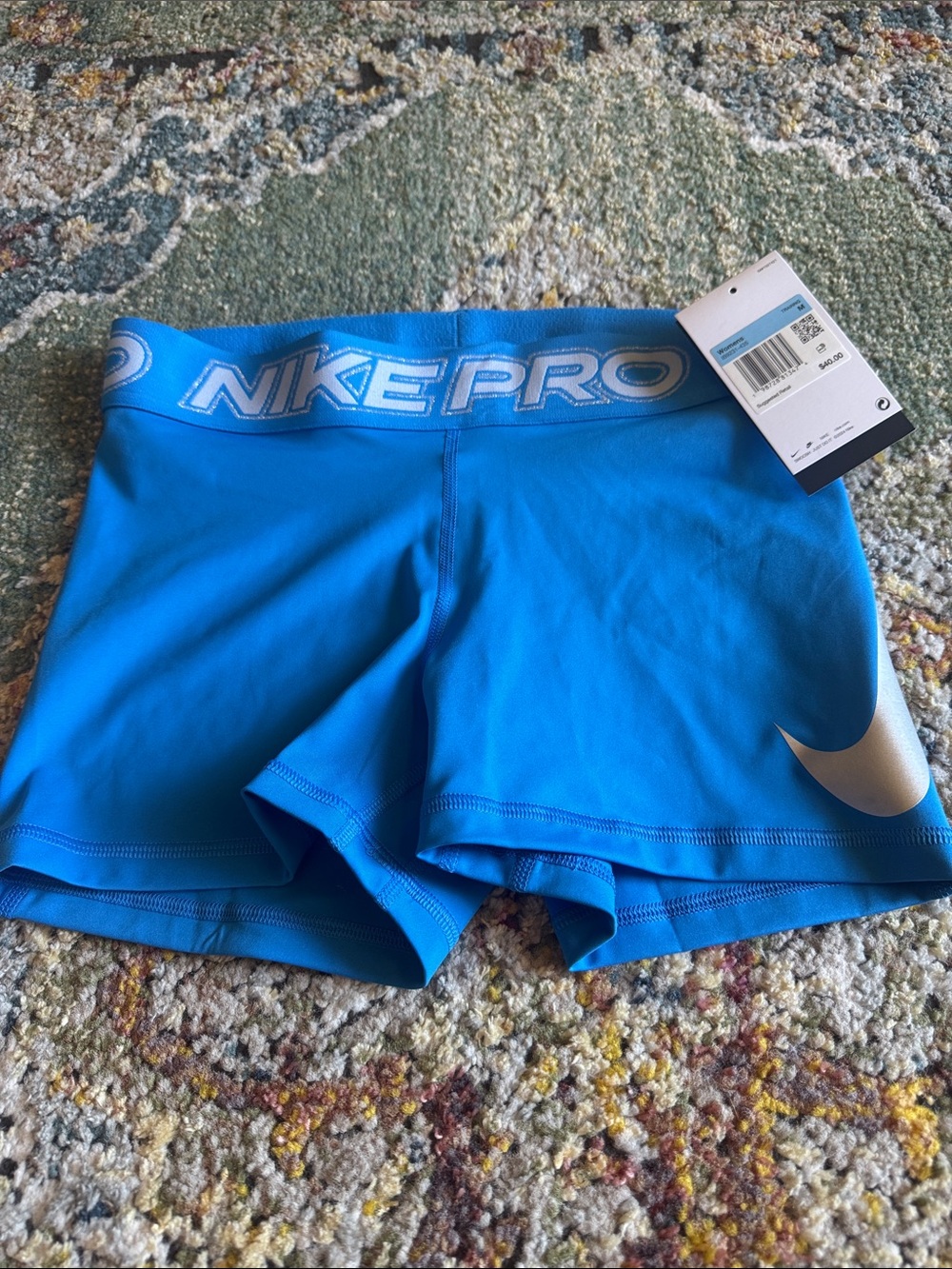 NIKE PRO WOMENS TRAINING SHORTS IN SZ MED…NWT